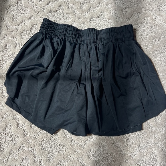Keiki Kona Black Flowy Shorts🖤 - Picture 2 of 3